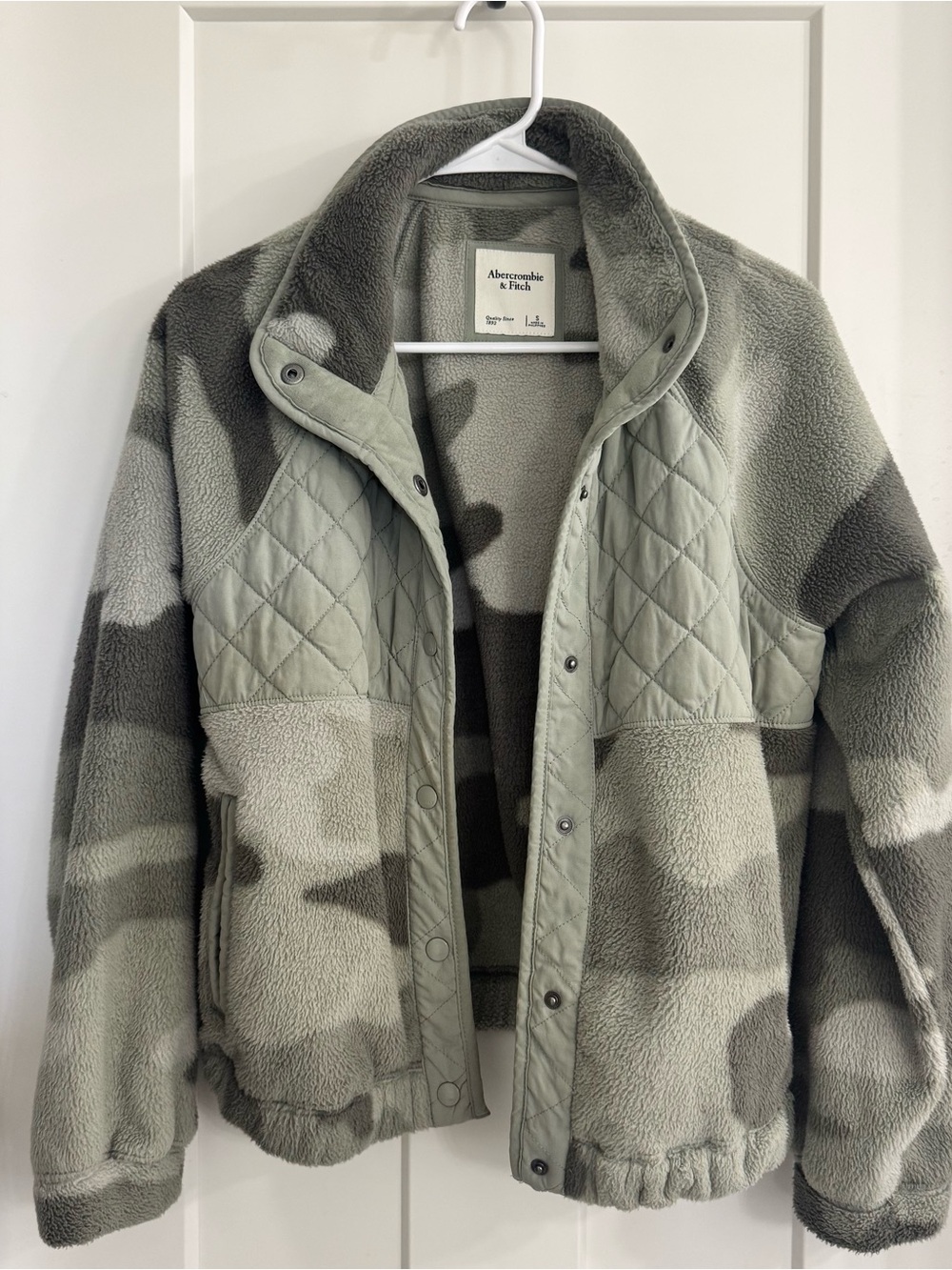 Abercrombie & Fitch Camo Fleece Quilted Snap Jacket Green Size S